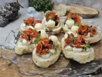 235  Crostini su chorizo dešra, imbieriniu sūrio kamuoliuku - Image 3