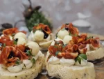 235  Crostini su chorizo dešra, imbieriniu sūrio kamuoliuku - Image 4